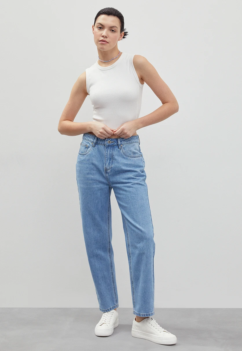 Finn Flare mom fit