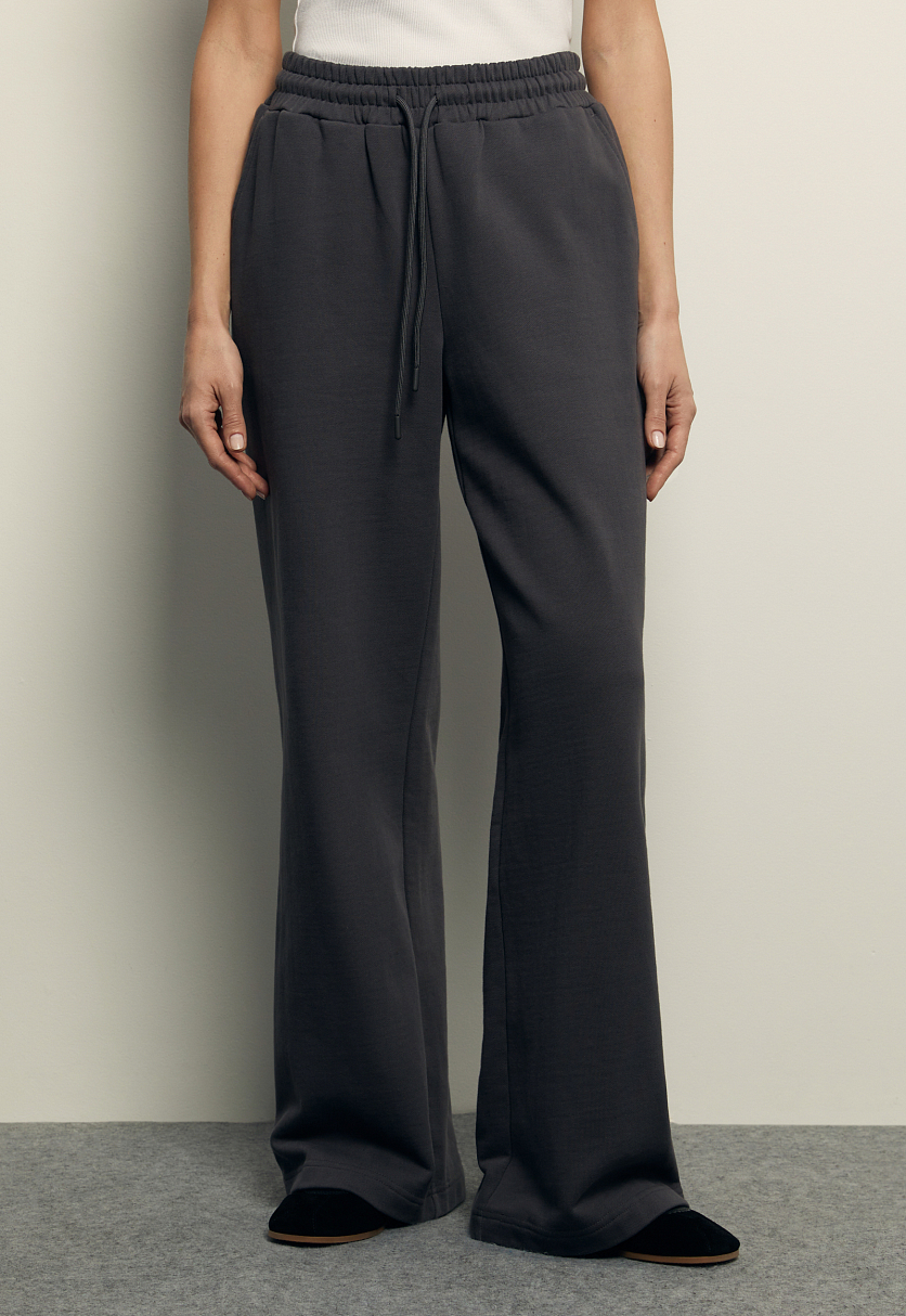 Спортивные брюки широкого кроя Спортивные брюки широкого кроя