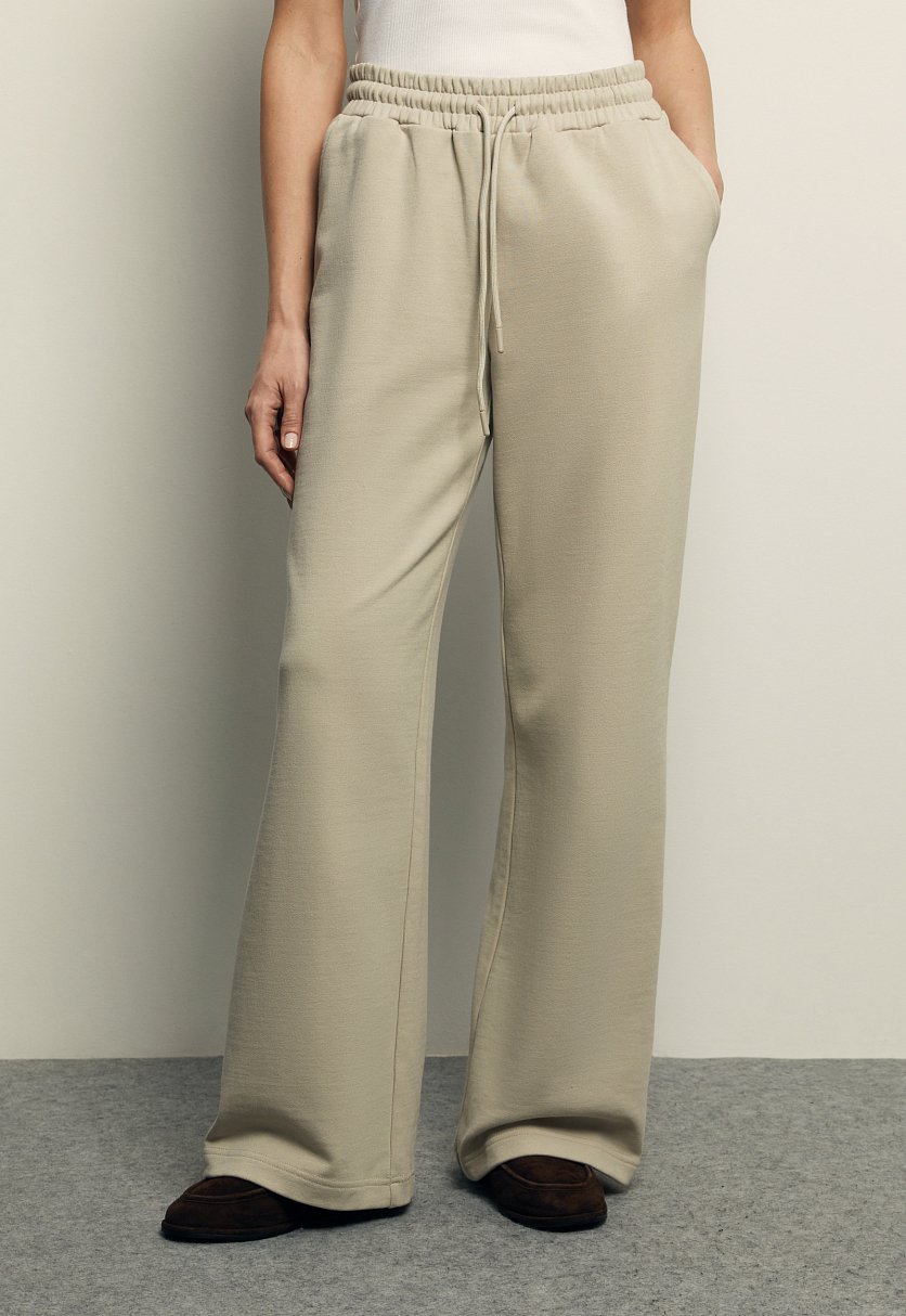 Спортивные брюки широкого кроя