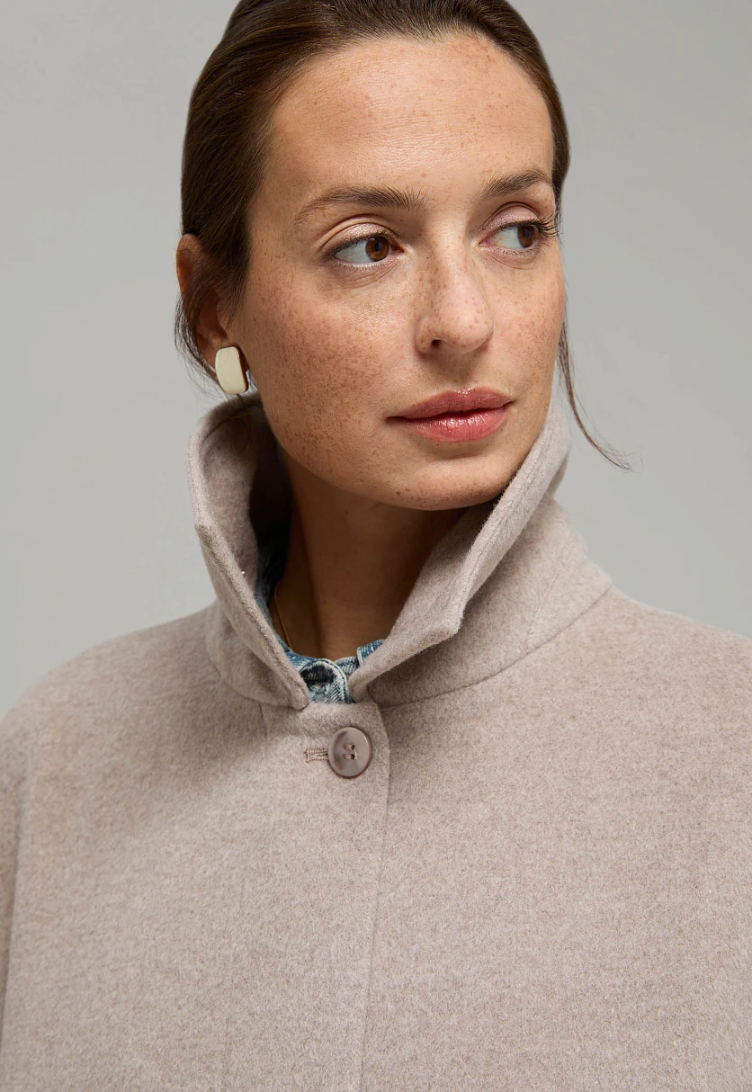 Однобортное пальто из шерсти и шелка Серый меланж FBF11033Купить в интернет-магазине FINN FLARE, предосмотр фото №6 Однобортное пальто из шерсти и шелка, Модель FBF11033, Фото №6