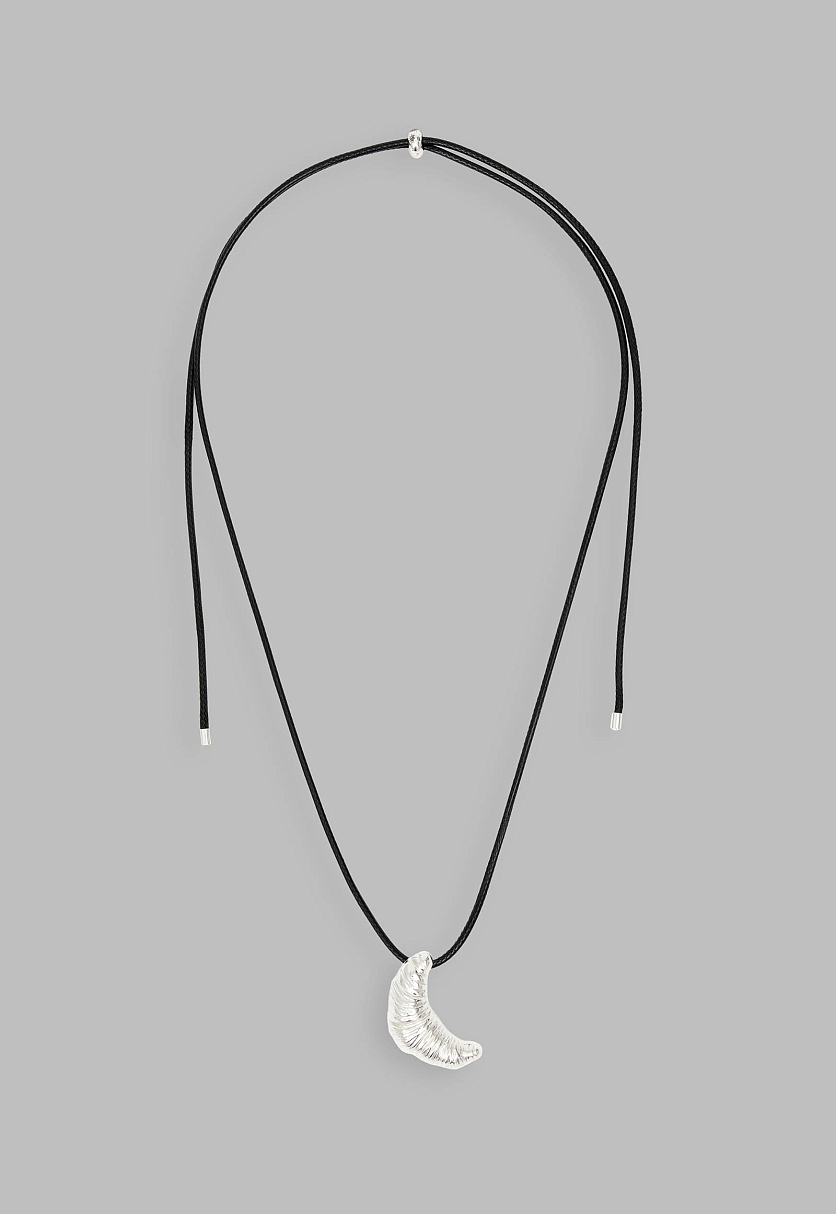 Фигурная подвеска на шнурке