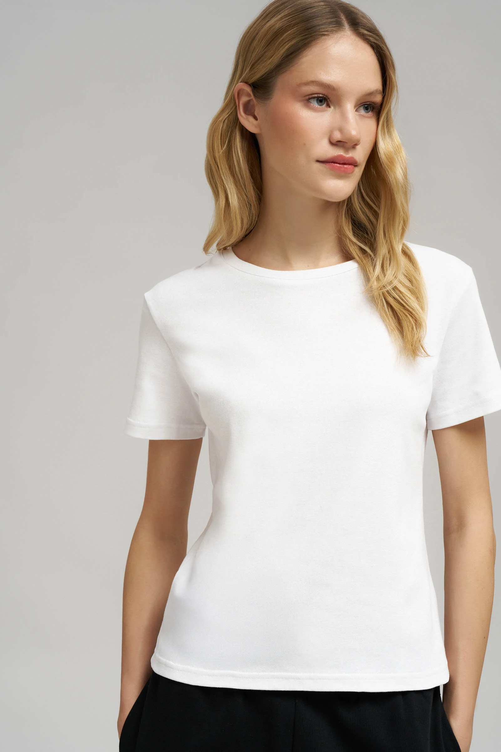 Футболка прилегающего кроя, Модель FBG11043, Фото №6