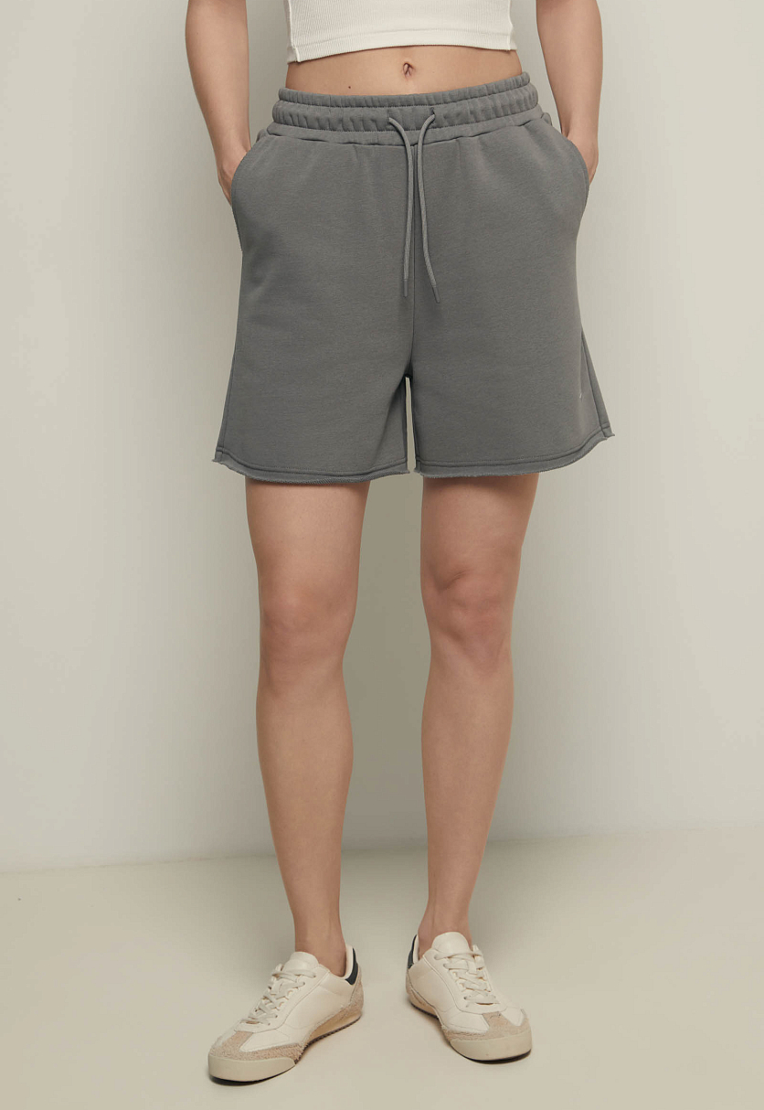 Спортивные шорты на резинке