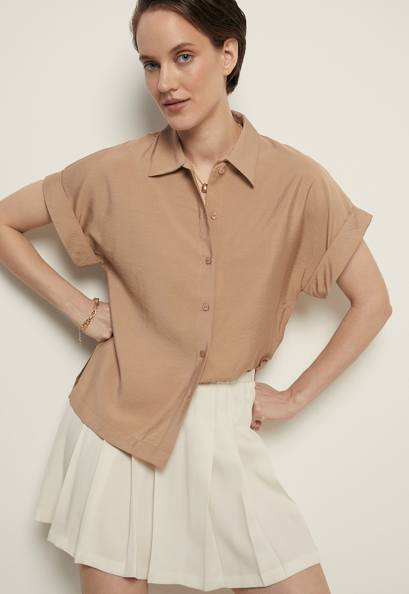 Блузка свободного кроя с коротким рукавом