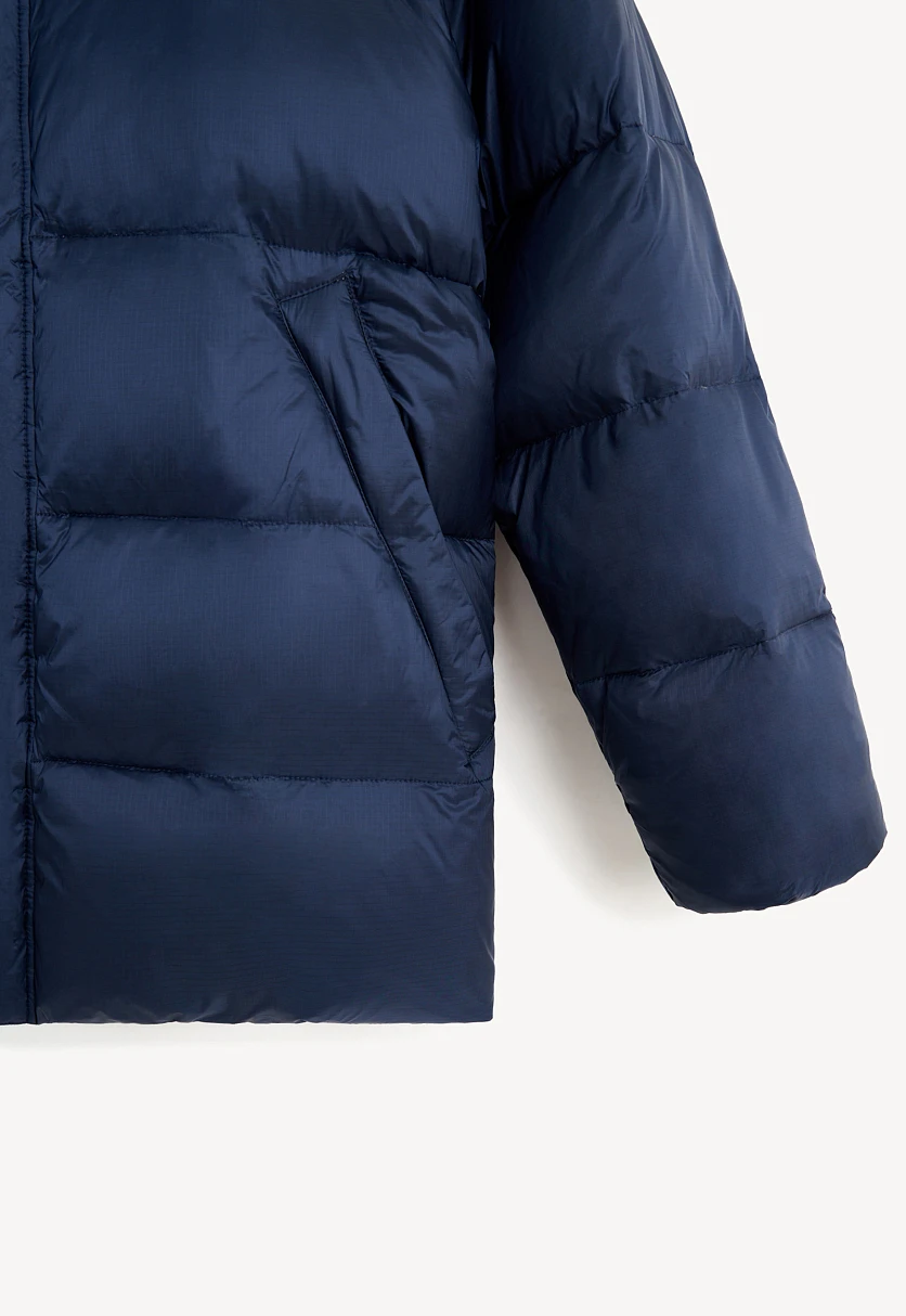 Пуховое полупальто с воротником-стойкой Темно-cиний FWE21018Купить в интернет-магазине FINN FLARE, предосмотр фото №8 Пуховое полупальто с воротником-стойкой, Модель FWE21018, Фото №8