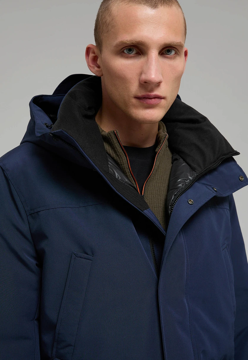 Пуховое полупальто с накладными карманами и капюшоном Темно-cиний FWE21046Купить в интернет-магазине FINN FLARE, предосмотр фото №5 Пуховое полупальто с накладными карманами и капюшоном, Модель FWE21046, Фото №5