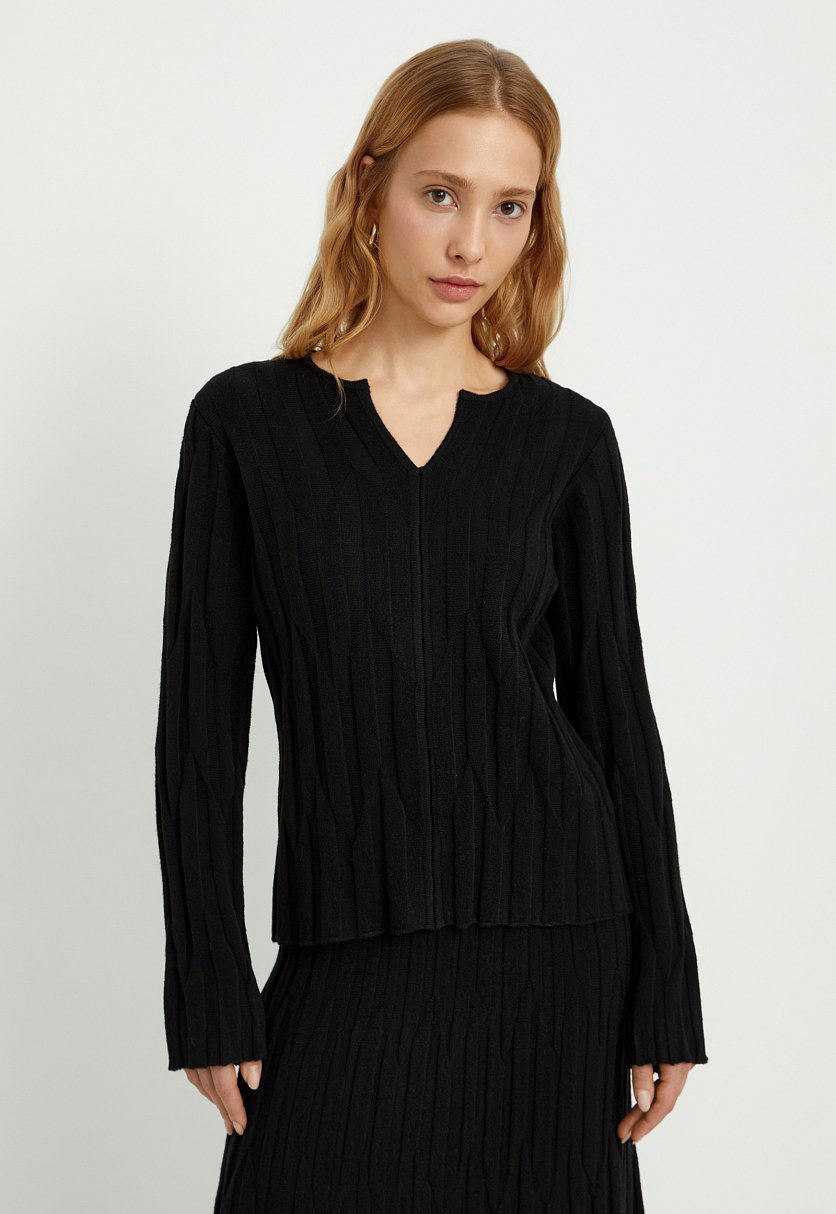 Джемпер полуприлегающего силуэта с округлой горловиной