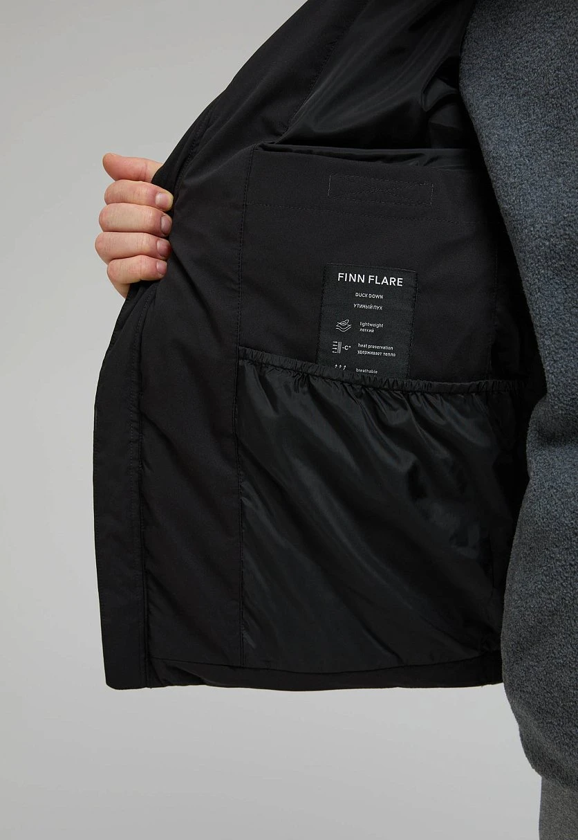 Пуховик с воротником-стойкой и капюшоном Черный FWE21000Купить в интернет-магазине FINN FLARE, предосмотр фото №5 Пуховик с воротником-стойкой и капюшоном, Модель FWE21000, Фото №5
