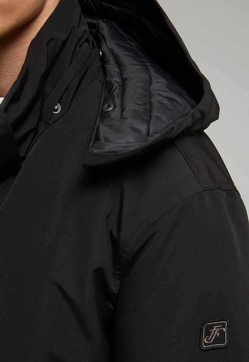 Утепленное пальто со съемным капюшоном Черный FWE21007Купить в интернет-магазине FINN FLARE, предосмотр фото №5 Утепленное пальто со съемным капюшоном, Модель FWE21007, Фото №5