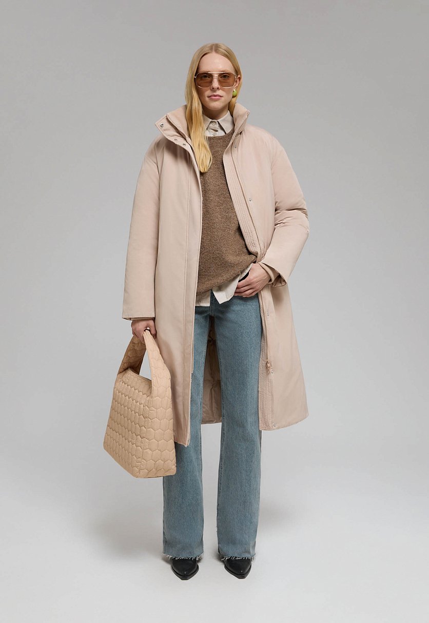 Пуховое пальто с поясом и капюшоном