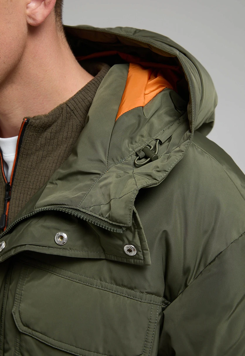 Пуховое пальто с накладными карманами Хаки FWE21039Купить в интернет-магазине FINN FLARE, предосмотр фото №9 Пуховое пальто с накладными карманами, Модель FWE21039, Фото №9