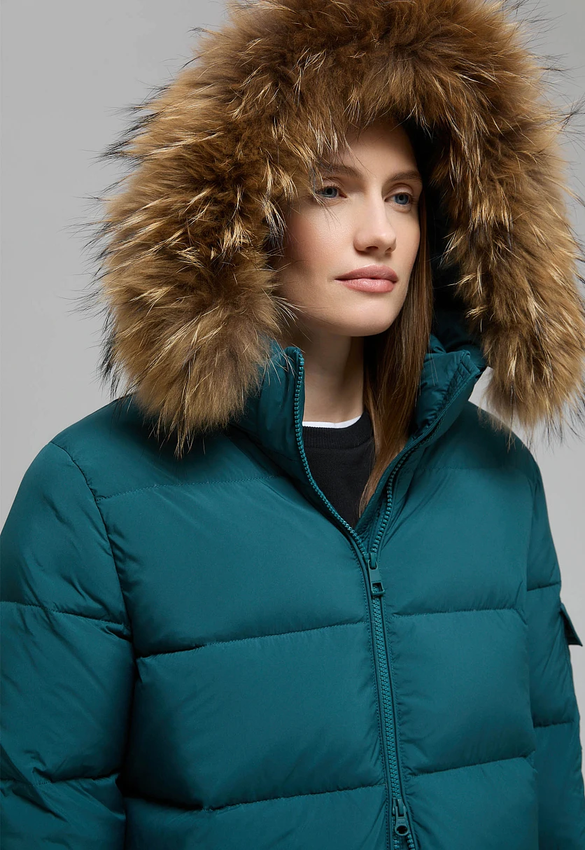 Пуховик с капюшоном и опушкой из натурального меха, Модель FWF11032, Фото №10