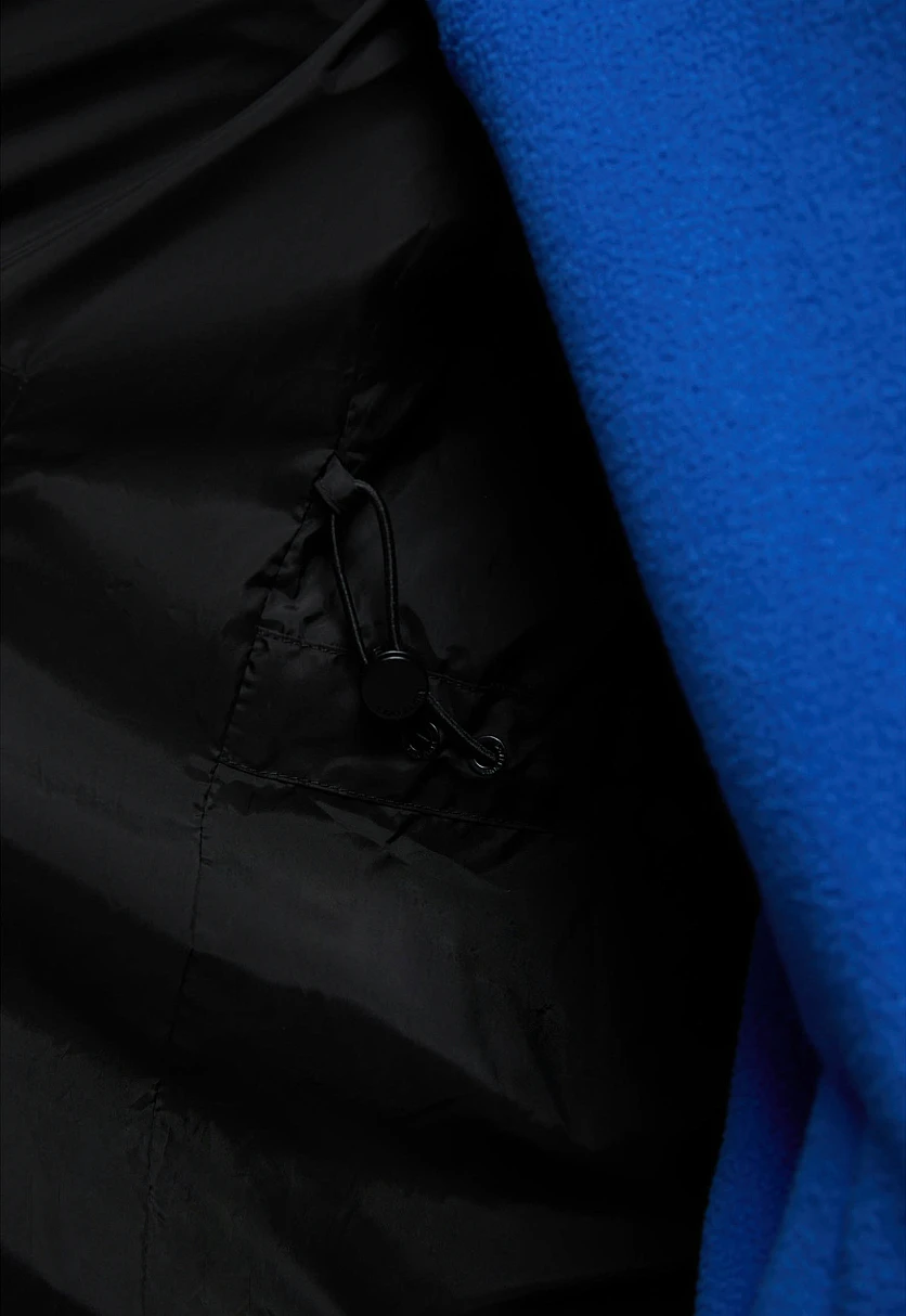 Стеганая куртка с капюшоном и меховой опушкой, Модель FWF21035, Фото №9