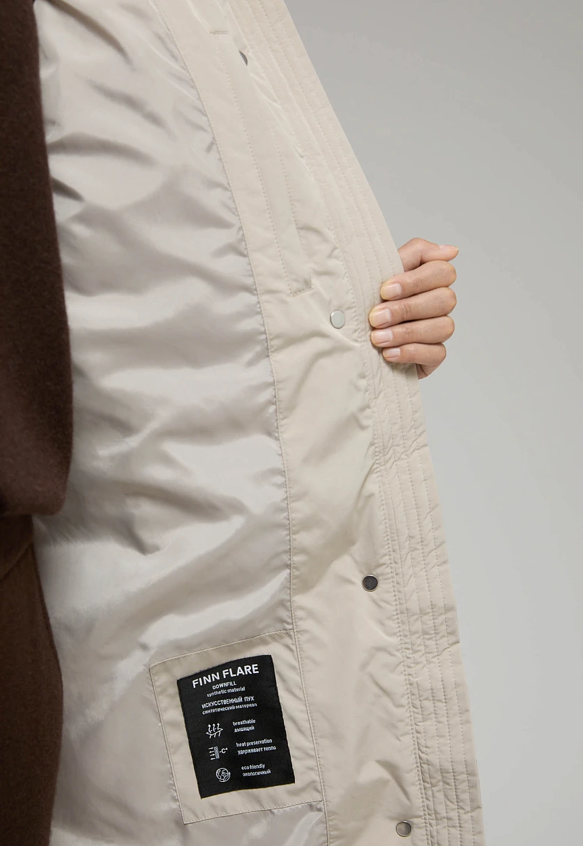 Утепленное стеганое пальто с капюшоном Серо-бежевый FWF11004Купить в интернет-магазине FINN FLARE, предосмотр фото №6 Утепленное стеганое пальто с капюшоном, Модель FWF11004, Фото №6